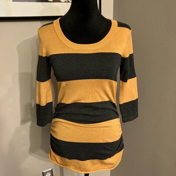 Pink Rose small yellow & gray striped scoop neck 3/4 sleeve top with ruched side - Picture 1 of 5